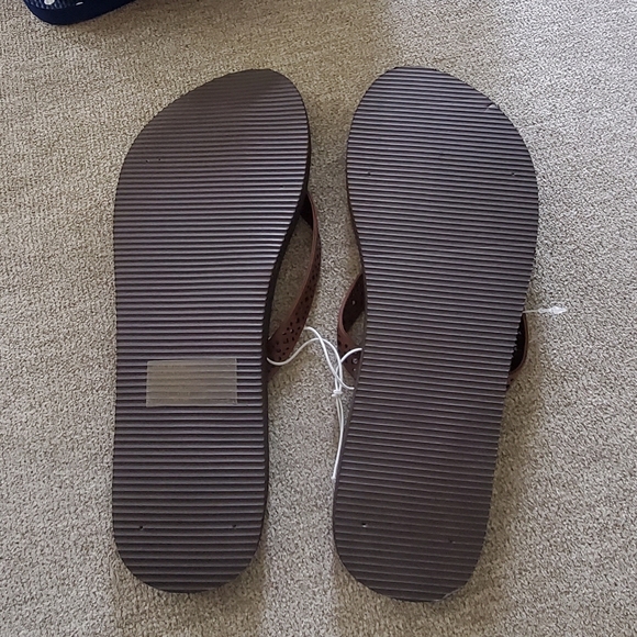 Women's cut-out flip-flops - Picture 2 of 4